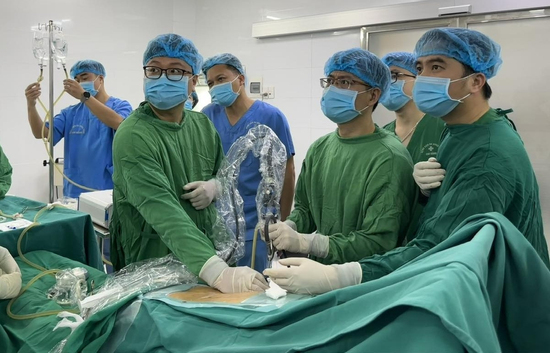 Người đàn ông quên thiết bị y tế trong cơ thể 2 năm