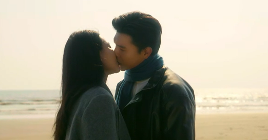 Nụ hôn 'tuyệt đối điện ảnh' của Steven Nguyễn và con gái Thượng tướng gây sốt