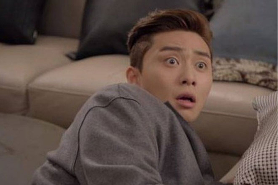 Tôi choáng váng thấy vợ quỳ sụp dưới chân chị osin, tay cầm 30 triệu để mua chuộc một sự thật kinh hoàng