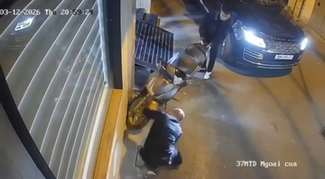 Chọc thủng lốp xe SH dựng bên đường, tài xế xe Range Rover khai gì?