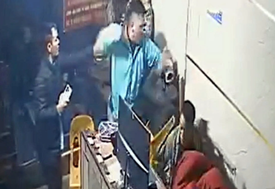 Công an vào cuộc vụ tài xế xe công nghệ đánh người giữa đêm ở Hà Nội