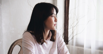 Đi viếng đám tang nhà thông gia tương lai, mẹ khuyên con gái hủy hôn