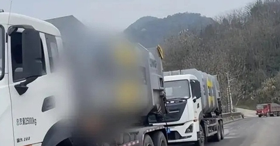 Gia đình trắng đêm bới 10 tấn rác tìm lại số vàng trị giá gần 6 tỷ đồng