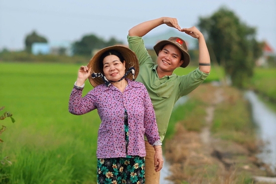 Mất mẹ khi 5 tuổi, chàng trai Tây Ninh được bác dâu yêu thương, cho đất cất nhà