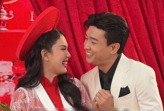 Ngọc Trinh đăng ảnh cô dâu bên Quốc Trường, dân mạng lập tức 'soi' chi tiết lạ