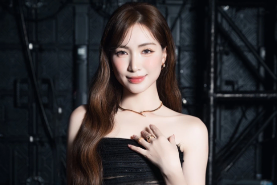 Nữ ca sĩ Hòa Minzy lên tiếng về nghi vấn đã bí mật sinh con gái