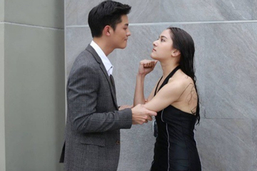 Chạm mặt vợ cũ trong chiếc áo mỏng manh, tim tôi đập loạn nhịp để rồi 'hóa đá' khi nghe lời cầu khẩn đẫm nước mắt