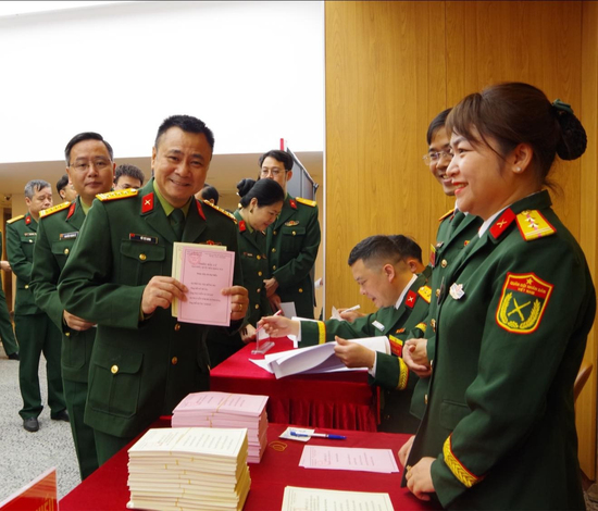 NSND Tự Long, Quyền Linh, nhạc sĩ Nguyễn Văn Chung và hàng chục nghệ sĩ đi bầu cử