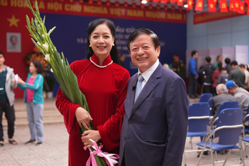 NSƯT Chiều Xuân: Niềm vui nhân đôi khi ngày bầu cử trùng kỷ niệm 39 năm ngày cưới