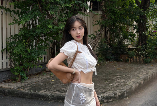 Vẻ đẹp đời thực của Hoa hậu Việt Nam quê Đà Nẵng vừa xác nhận hẹn hò Trịnh Thăng Bình