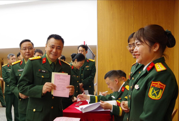 NSND Tự Long, Quyền Linh, nhạc sĩ Nguyễn Văn Chung và hàng chục nghệ sĩ đi bầu cử