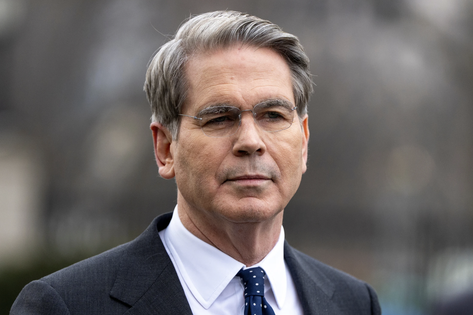 Bộ trưởng Mỹ nói Mỹ “cho phép” tàu dầu Iran qua eo biển Hormuz