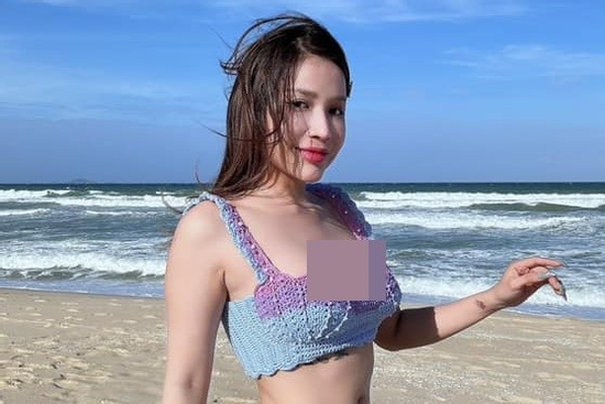 Khả Như biến hóa phong cách, ngày càng gợi cảm