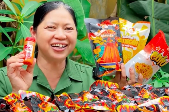 'Ăn Cùng Bà Tuyết' thu gần 230 tỷ đồng/năm trên TikTok Shop, Shopee?