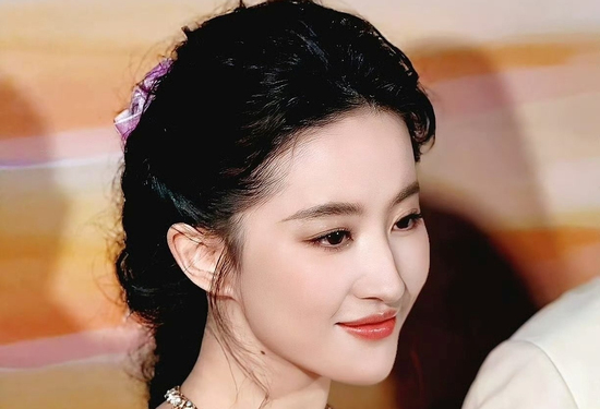 Sự thật rúng động: Lưu Diệc Phi chi 3,8 tỷ mỗi năm để che giấu một bí mật