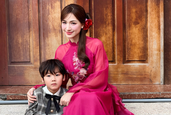 Trước khi công khai chồng quân nhân, Hòa Minzy làm mẹ đơn thân, nuôi dạy con trai bằng sự tử tế