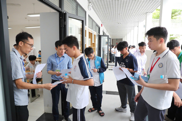 Tuyển sinh lớp 10 ở Hà Nội: Cách đăng kí nguyện vọng để không ‘trắng tay’