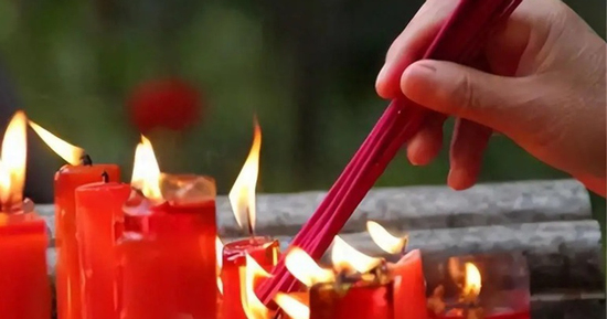 3 khung giờ đẹp thắp hương ngày mai - mùng 1 tháng 2 âm lịch năm Bính Ngọ để hút tài lộc, may mắn