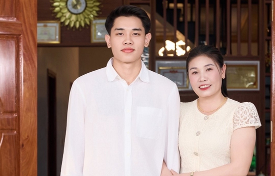 Đình Bắc xây nhà báo hiếu bố mẹ, tiết lộ thu nhập sau thời gian thi đấu