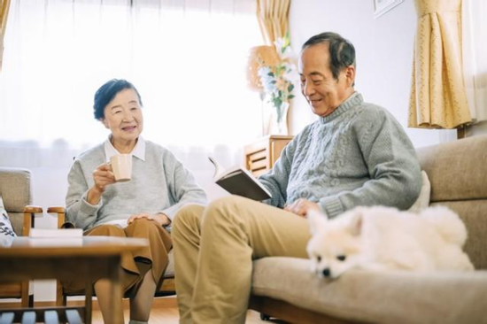 Sau khi nghỉ hưu, ngày nào tôi cũng về nhà, cho đến khi mẹ nói một câu khiến tôi lặng người