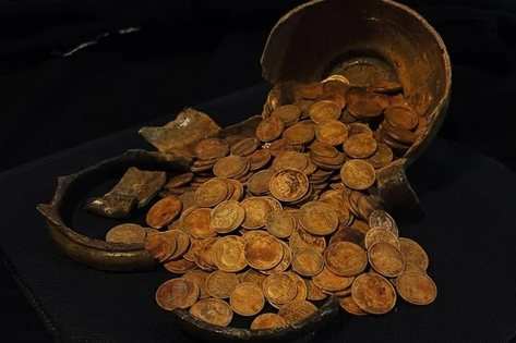 Xây nhà, tìm thấy kho báu nửa triệu đô dưới nền