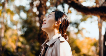 Bí quyết phụ nữ tuổi 50: Ngừng làm ngay 4 việc này để có cuộc sống an nhiên, hạnh phúc