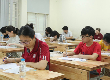 Bỏ phân tuyến, nới hộ khẩu: Thi lớp 10 Hà Nội có bớt căng?