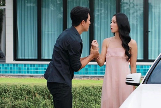 Bỏ rơi bạn gái nghèo để lấy vợ giàu, 3 năm sau gặp lại người cũ thay đổi thế này, tôi 'ngã quỵ' vì hối hận