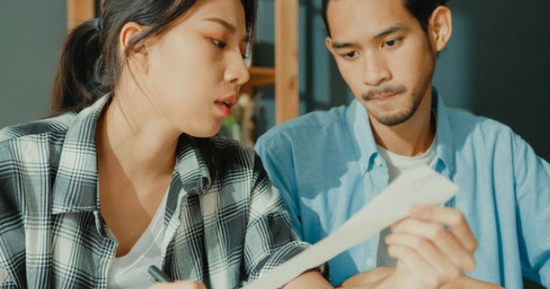 Chồng âm thầm chuyển tiền đến tài khoản lạ suốt nhiều năm: Sự thật phía sau khiến vợ bật khóc