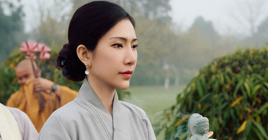 Hoa hậu Hoàng Y Nhung sống chậm, tu tập sau biến cố mất 15 tỷ đồng