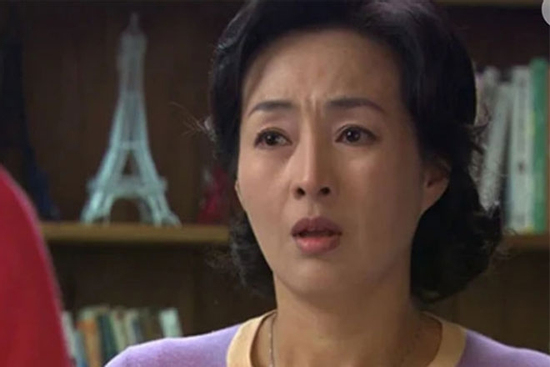 Vừa mắng con dâu ở bẩn vì chiếc bỉm trên bàn, mẹ chồng chết lặng khi biết sự thật đau lòng phía sau