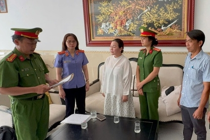 CLIP: Công an TPHCM khám xét nhà doanh nhân Nguyễn Ngọc Tiền