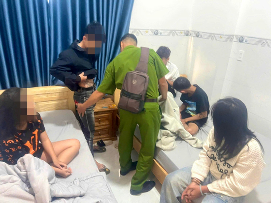 Quen biết qua mạng xã hội, hai bé gái bị xâm hại tại nhà nghỉ