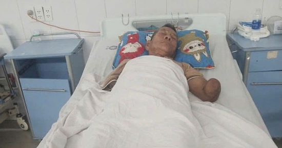 Tin mới liên quan cụ ông cụt 2 tay kẹp con rắn hổ mang dài 2 mét