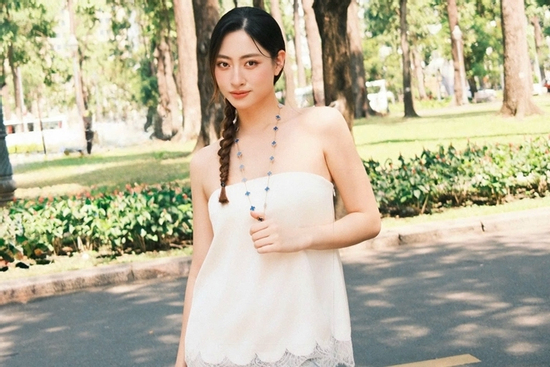 'Bóc giá' set đồ gần 900 triệu đồng dạo phố của Lương Thùy Linh