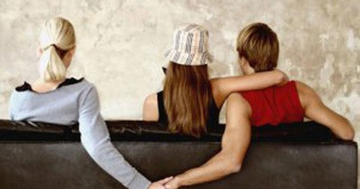 Đến nhà bạn gái chơi, tôi sốc nặng khi gặp cảnh mẹ cô ấy ngoại tình