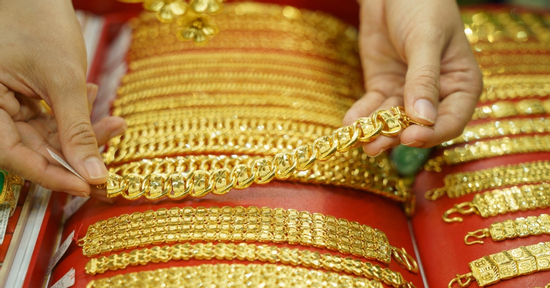 Giá vàng thế giới 'sập mạnh' về  4.490 USD/ounce, thị trường hoảng loạn