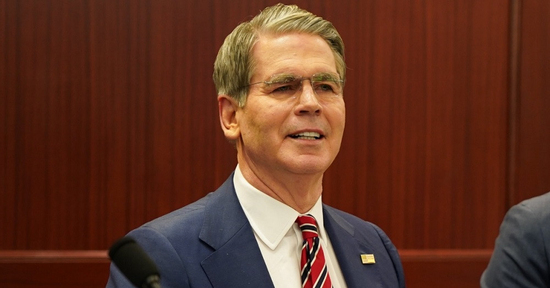 Mỹ tạm dỡ bỏ trừng phạt với dầu mỏ Iran