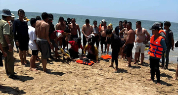 Nam du khách 76 tuổi tử vong khi đang tắm biển cùng nhóm bạn