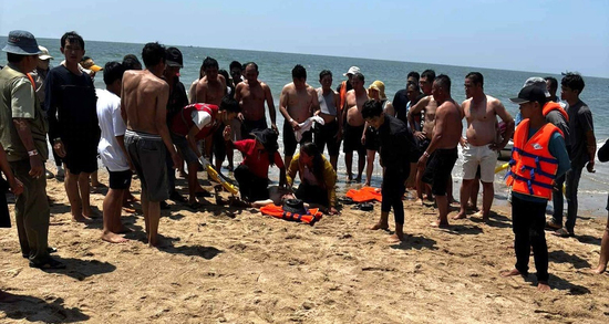 Nam du khách 76 tuổi tử vong khi đang tắm biển cùng nhóm bạn