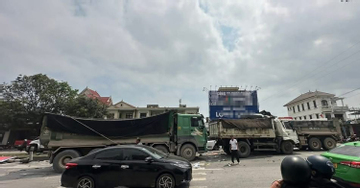 Ba ô tô tông liên hoàn trên quốc lộ 1, tài xế tử vong trong cabin