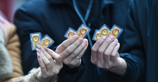 Giá vàng giảm vội vàng bắt đáy, lỗ ngay chục triệu đồng