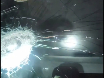 Nhiều ô tô vỡ kính khi chạy trên cao tốc qua Quảng Trị, nghi bị ném đá