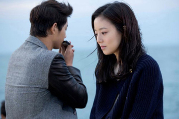 Cú sốc sau khi bị phản bội: Thấy chồng quỳ sụp cầu xin tha thứ, tôi chỉ thấy nực cười cho một kẻ đến muộn