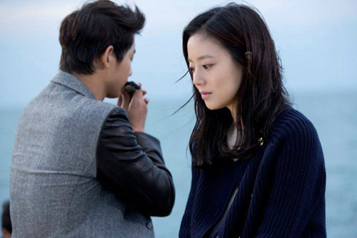 Cú sốc sau khi bị phản bội: Thấy chồng quỳ sụp cầu xin tha thứ, tôi chỉ thấy nực cười cho một kẻ đến muộn