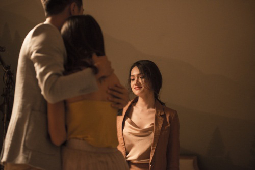 Nghe chồng thú nhận bí mật động trời giữa cơn mưa lớn, tôi rụng rời tay chân rồi bỏ nhà đi lặp tức