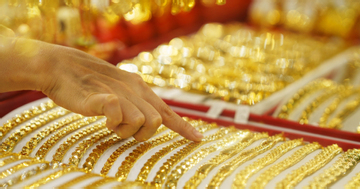 Giá vàng giảm sâu rồi bật tăng mạnh: Có nên mua vàng khi giá chênh gần 30 triệu/lượng?