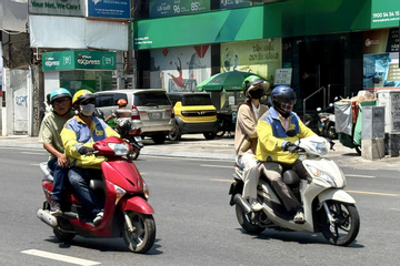 Giá xăng cao, người dân cân nhắc từng lần phải nổ máy xe ra đường