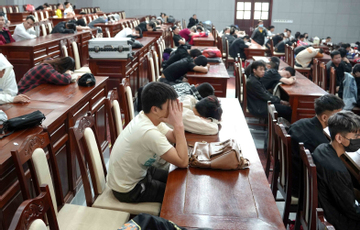 Hàng trăm người sập bẫy 'việc nhẹ lương cao' ở Campuchia được trả về nước