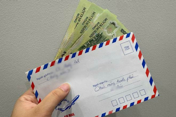 Lấy chồng cùng công ty, bóc phong bì mừng cưới của đồng nghiệp, tôi sững người